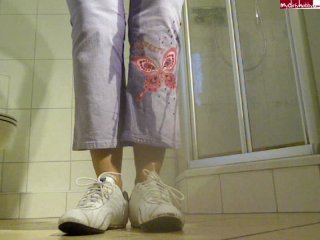 powerfully pissed in jeans and sneakers (video group vkontakte ru/club16555988)