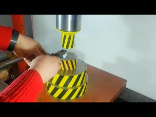 [crazy russian experiments] hydraulic press against liquid metal